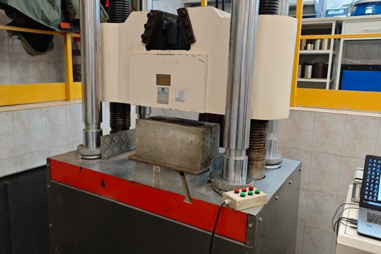 Испытание стенового блока в установке РГМ-2000-А